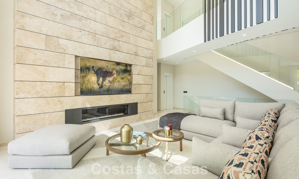 Villa de diseño avanzada en venta a pocos pasos del campo de golf, en el corazón de Nueva Andalucía, Marbella 798444