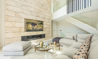 Villa de diseño avanzada en venta a pocos pasos del campo de golf, en el corazón de Nueva Andalucía, Marbella 798444 