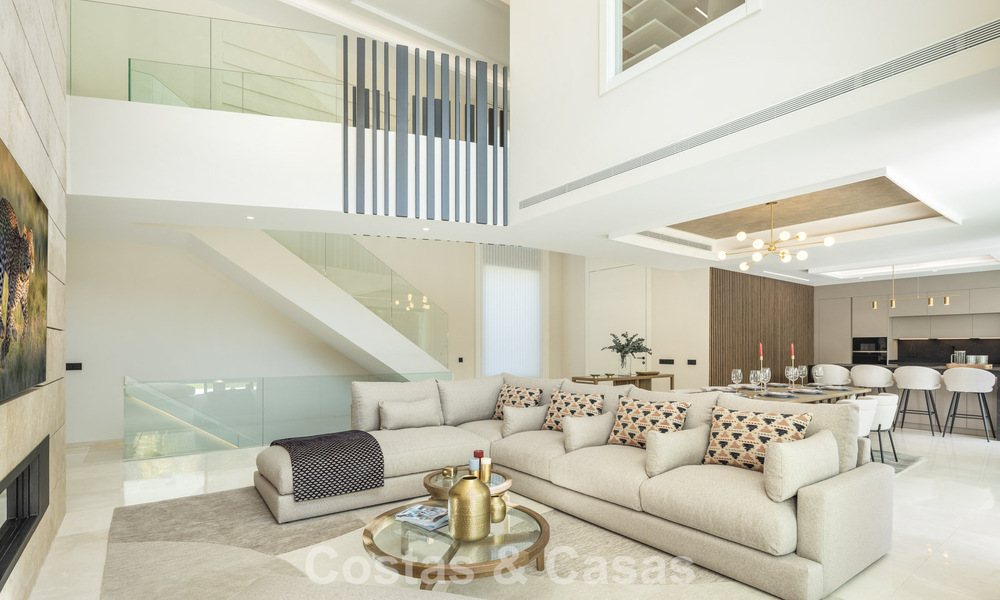 Villa de diseño avanzada en venta a pocos pasos del campo de golf, en el corazón de Nueva Andalucía, Marbella 798445