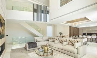 Villa de diseño avanzada en venta a pocos pasos del campo de golf, en el corazón de Nueva Andalucía, Marbella 798445 