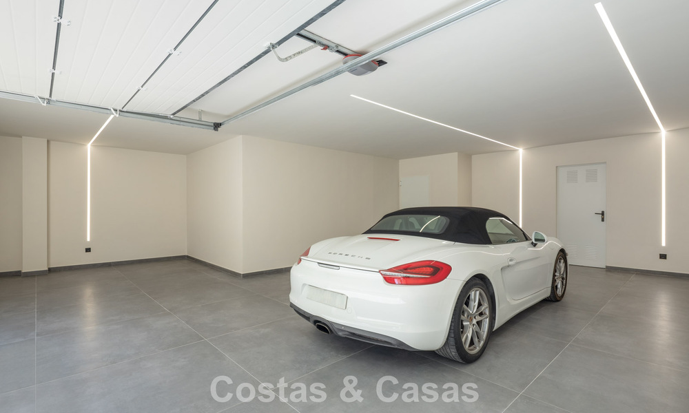 Villa de diseño avanzada en venta a pocos pasos del campo de golf, en el corazón de Nueva Andalucía, Marbella 798454