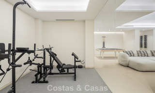 Villa de diseño avanzada en venta a pocos pasos del campo de golf, en el corazón de Nueva Andalucía, Marbella 798455 