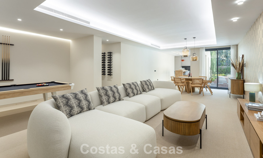 Villa de diseño avanzada en venta a pocos pasos del campo de golf, en el corazón de Nueva Andalucía, Marbella 798457