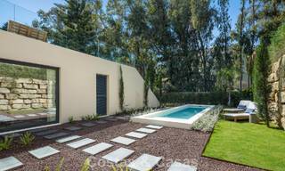 Villa de diseño avanzada en venta a pocos pasos del campo de golf, en el corazón de Nueva Andalucía, Marbella 798464 