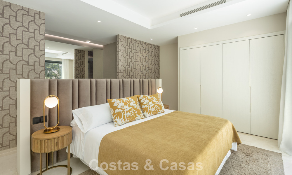 Villa de diseño avanzada en venta a pocos pasos del campo de golf, en el corazón de Nueva Andalucía, Marbella 798466