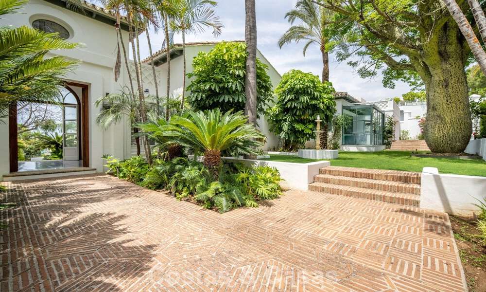 Majestuosa villa de lujo con estilo arquitectónico mediterráneo clásico en venta en Sierra Blanca, Marbella 798478