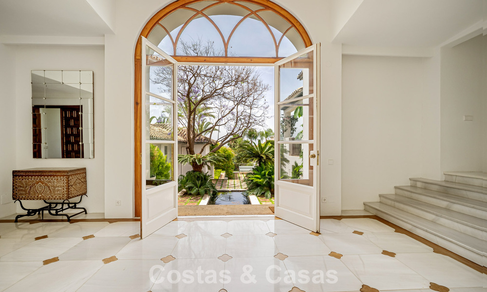 Majestuosa villa de lujo con estilo arquitectónico mediterráneo clásico en venta en Sierra Blanca, Marbella 798480