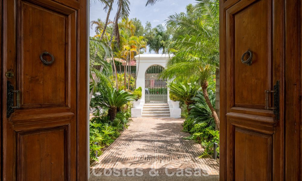 Majestuosa villa de lujo con estilo arquitectónico mediterráneo clásico en venta en Sierra Blanca, Marbella 798482