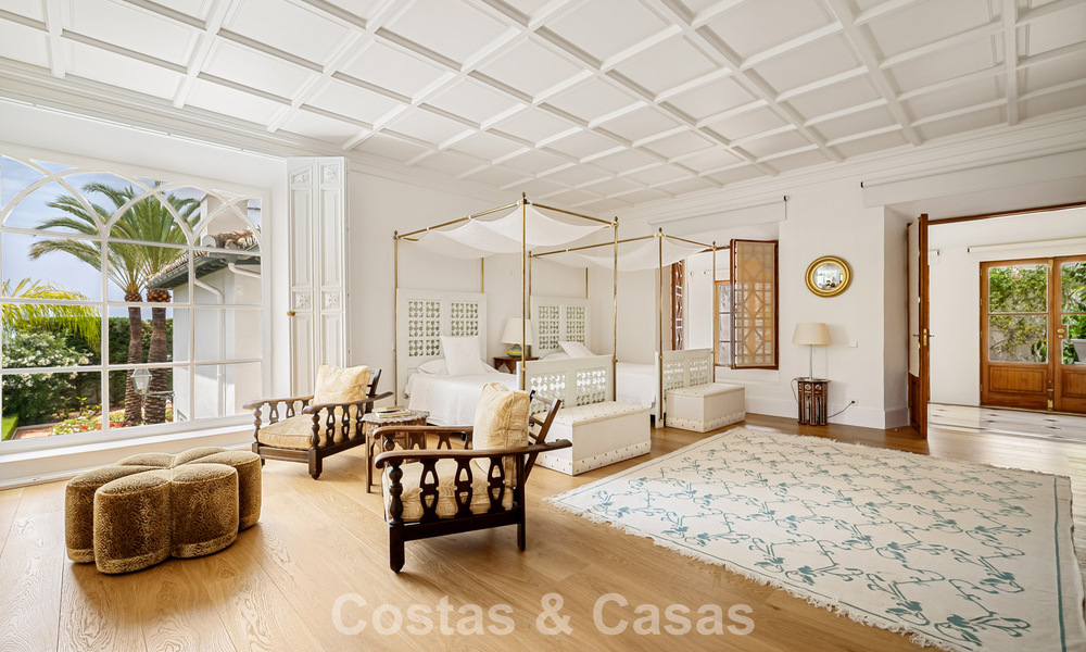 Majestuosa villa de lujo con estilo arquitectónico mediterráneo clásico en venta en Sierra Blanca, Marbella 798500
