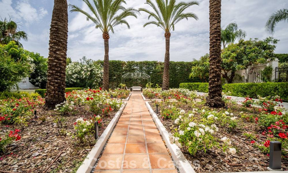 Majestuosa villa de lujo con estilo arquitectónico mediterráneo clásico en venta en Sierra Blanca, Marbella 798504