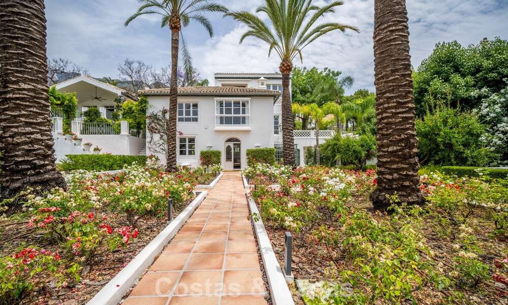 Majestuosa villa de lujo con estilo arquitectónico mediterráneo clásico en venta en Sierra Blanca, Marbella 798505