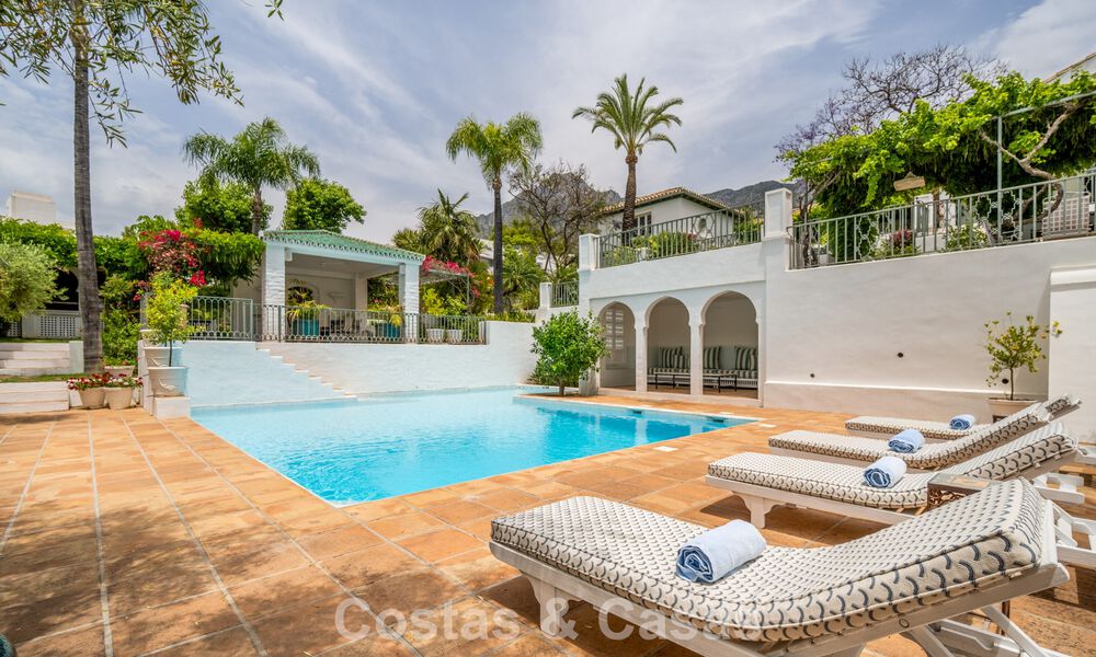 Majestuosa villa de lujo con estilo arquitectónico mediterráneo clásico en venta en Sierra Blanca, Marbella 798507
