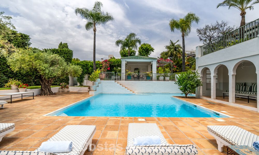 Majestuosa villa de lujo con estilo arquitectónico mediterráneo clásico en venta en Sierra Blanca, Marbella 798508