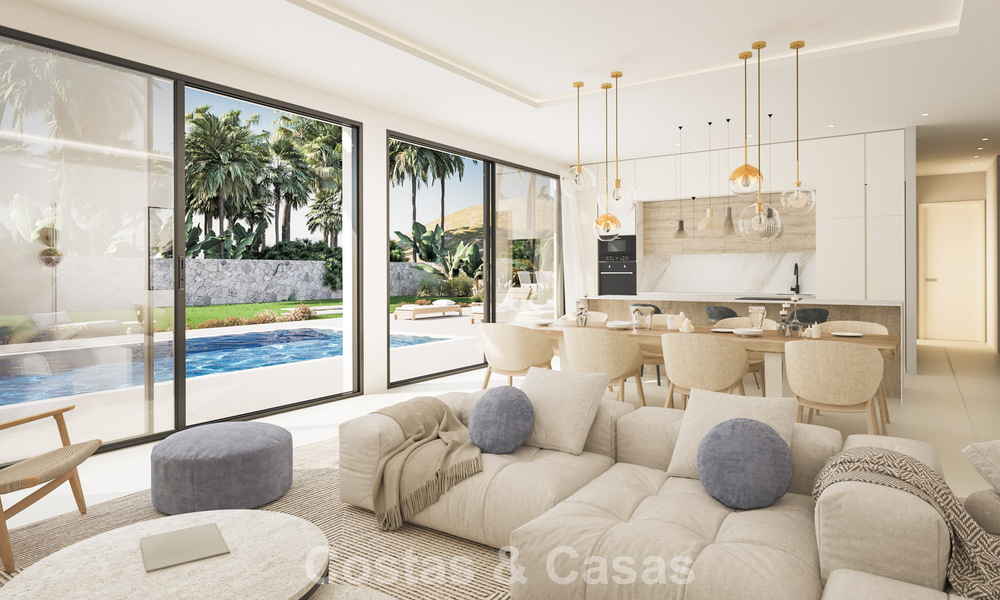 Exclusiva villa personalizada en venta a poca distancia de la playa en Estepona 798524