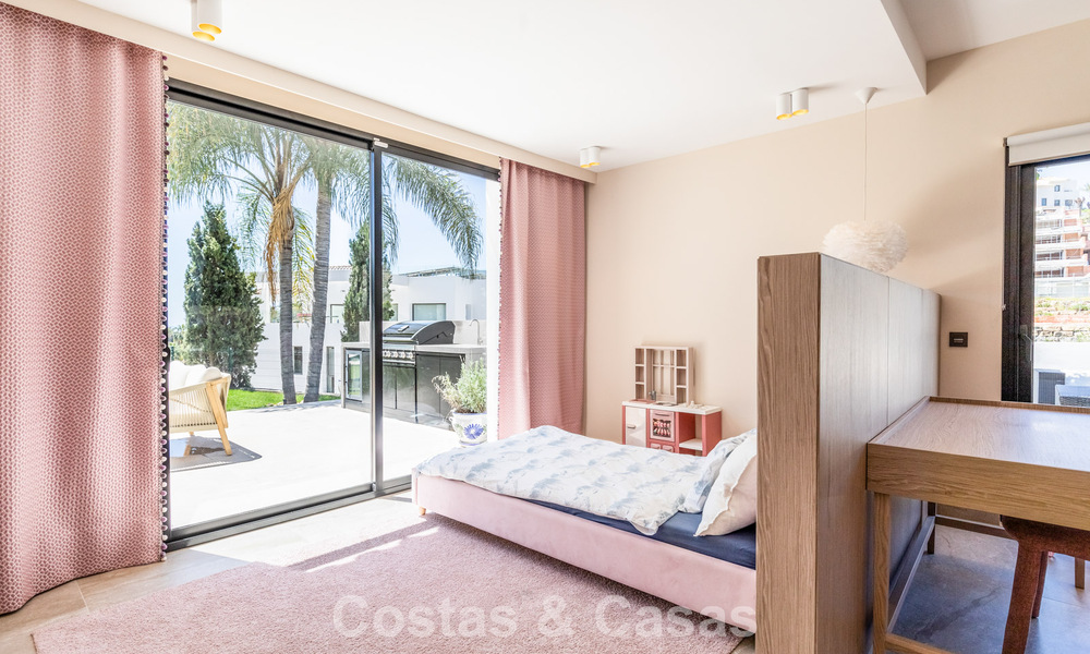 Impresionante villa moderna mediterránea totalmente renovada con vistas al mar en venta en Benahavís - Marbella 798540