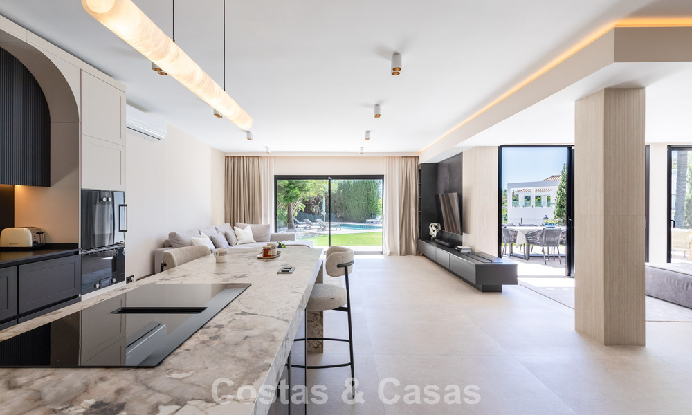 Impresionante villa moderna mediterránea totalmente renovada con vistas al mar en venta en Benahavís - Marbella 798556