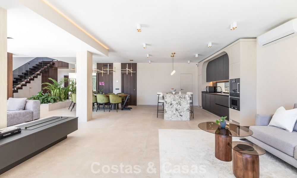 Impresionante villa moderna mediterránea totalmente renovada con vistas al mar en venta en Benahavís - Marbella 798558