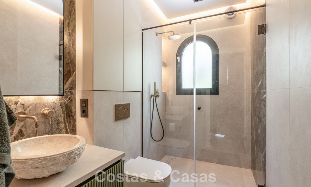 Impresionante villa moderna mediterránea totalmente renovada con vistas al mar en venta en Benahavís - Marbella 798560