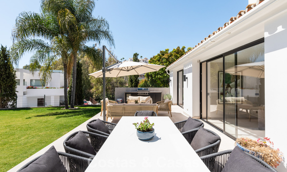 Impresionante villa moderna mediterránea totalmente renovada con vistas al mar en venta en Benahavís - Marbella 798562