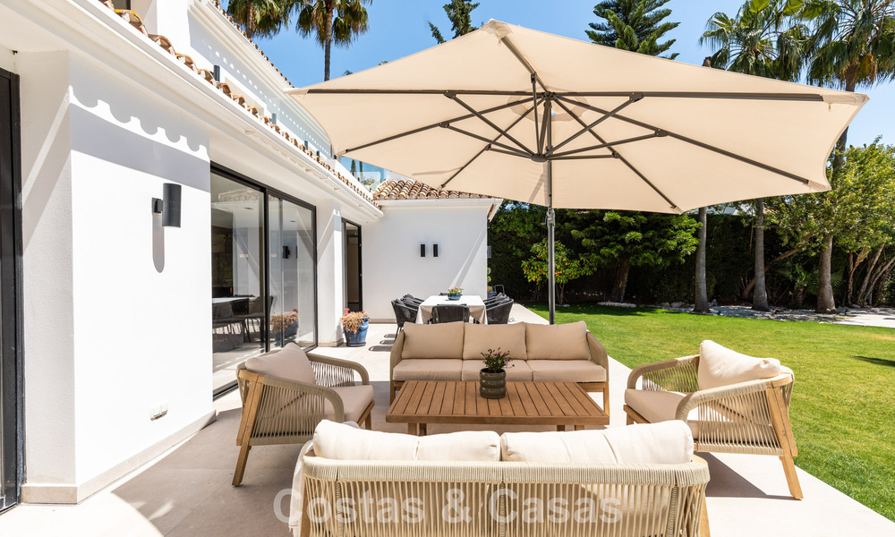 Impresionante villa moderna mediterránea totalmente renovada con vistas al mar en venta en Benahavís - Marbella 798563