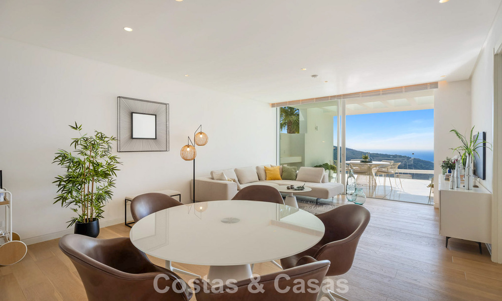 Apartamento moderno de lujo en venta con vistas al mar en un complejo boutique en las colinas cerca del centro de Marbella 798588