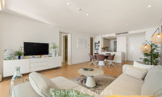 Apartamento moderno de lujo en venta con vistas al mar en un complejo boutique en las colinas cerca del centro de Marbella 798591 
