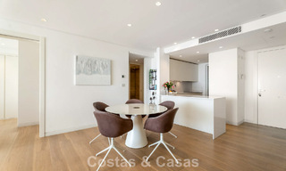 Apartamento moderno de lujo en venta con vistas al mar en un complejo boutique en las colinas cerca del centro de Marbella 798592 