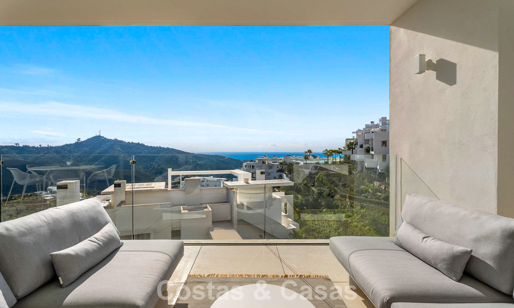 Apartamento moderno de lujo en venta con vistas al mar en un complejo boutique en las colinas cerca del centro de Marbella 798593
