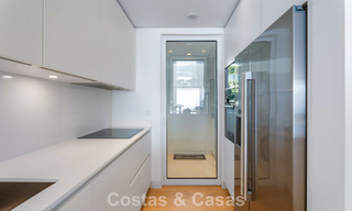 Apartamento moderno de lujo en venta con vistas al mar en un complejo boutique en las colinas cerca del centro de Marbella 798597 