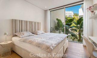 Apartamento moderno de lujo en venta con vistas al mar en un complejo boutique en las colinas cerca del centro de Marbella 798598 