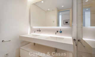 Apartamento moderno de lujo en venta con vistas al mar en un complejo boutique en las colinas cerca del centro de Marbella 798600 