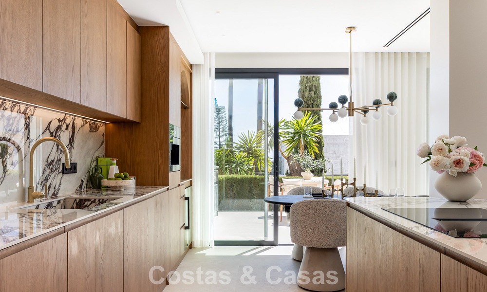 Lujosa casa de diseño con vistas panorámicas al mar en venta en La Quinta, Marbella - Benahavís 798608