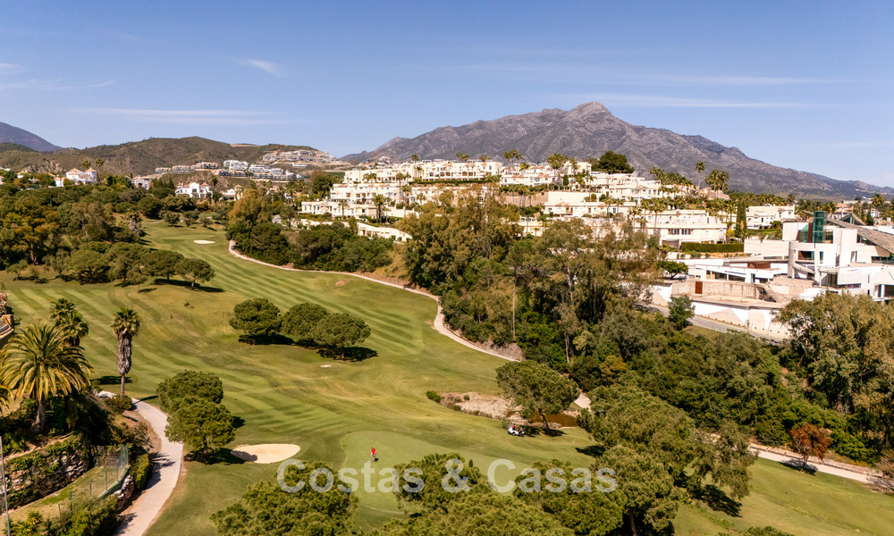 Lujosa casa de diseño con vistas panorámicas al mar en venta en La Quinta, Marbella - Benahavís 798611