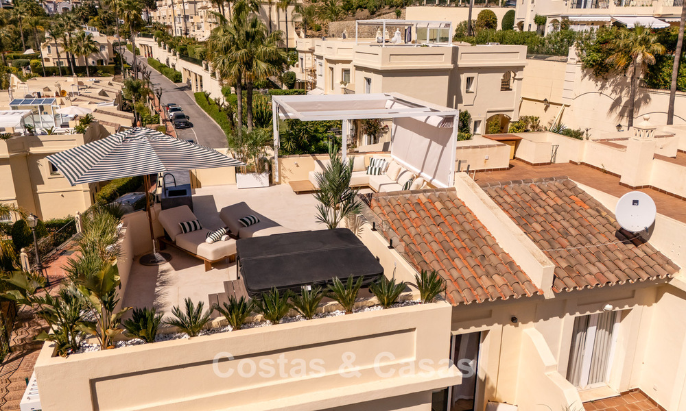 Lujosa casa de diseño con vistas panorámicas al mar en venta en La Quinta, Marbella - Benahavís 798614