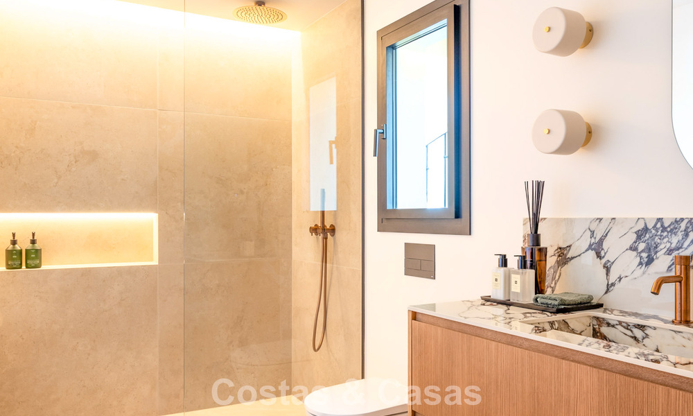 Lujosa casa de diseño con vistas panorámicas al mar en venta en La Quinta, Marbella - Benahavís 798615