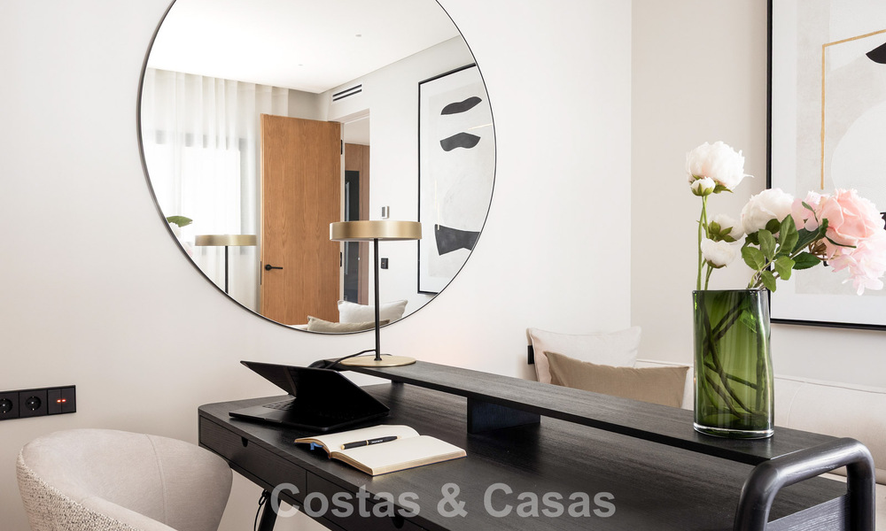 Lujosa casa de diseño con vistas panorámicas al mar en venta en La Quinta, Marbella - Benahavís 798626