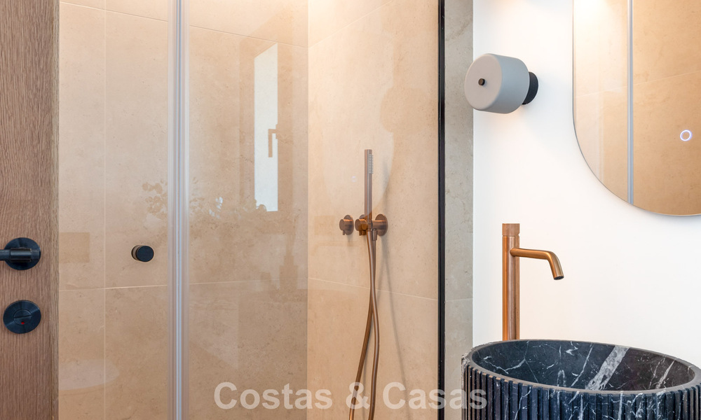 Lujosa casa de diseño con vistas panorámicas al mar en venta en La Quinta, Marbella - Benahavís 798628