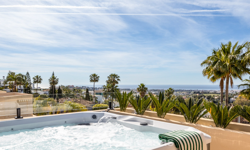 Lujosa casa de diseño con vistas panorámicas al mar en venta en La Quinta, Marbella - Benahavís 798640