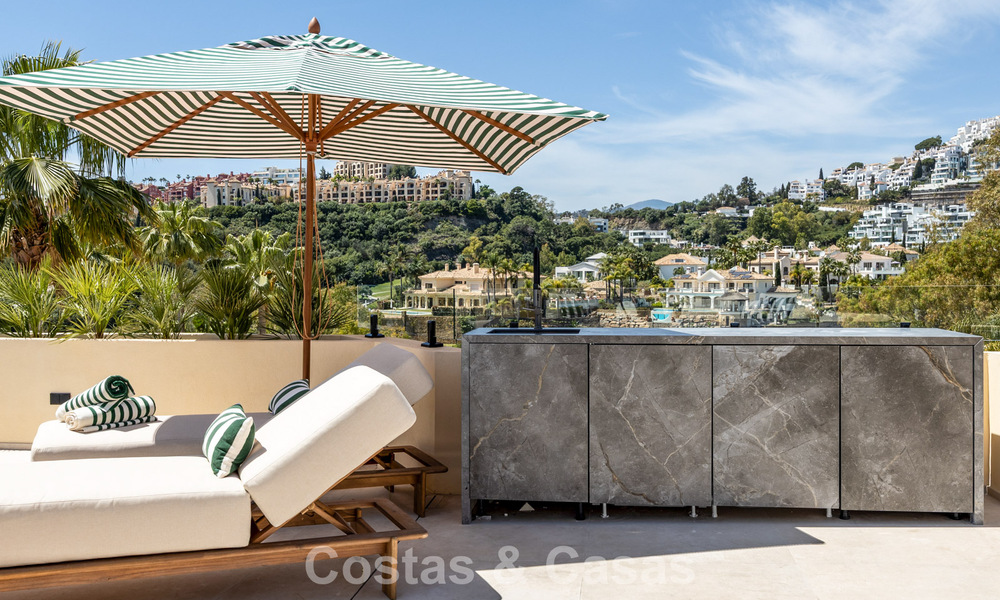 Lujosa casa de diseño con vistas panorámicas al mar en venta en La Quinta, Marbella - Benahavís 798649