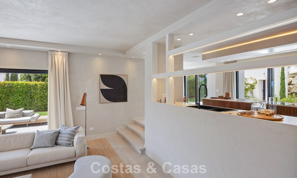 Villa de lujo, lista para entrar a vivir, de estilo contemporáneo mediterráneo en venta en una zona de golf de Marbella - Benahavís 798695