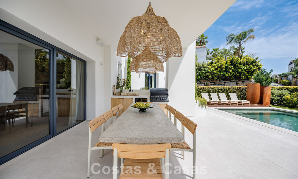 Villa de lujo, lista para entrar a vivir, de estilo contemporáneo mediterráneo en venta en una zona de golf de Marbella - Benahavís 798696