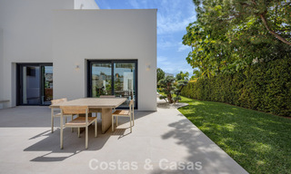 Villa de lujo, lista para entrar a vivir, de estilo contemporáneo mediterráneo en venta en una zona de golf de Marbella - Benahavís 798697 