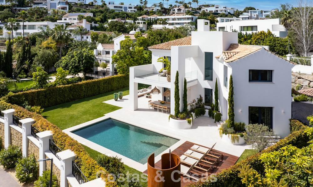 Villa de lujo, lista para entrar a vivir, de estilo contemporáneo mediterráneo en venta en una zona de golf de Marbella - Benahavís 798701