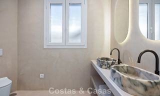 Villa de lujo, lista para entrar a vivir, de estilo contemporáneo mediterráneo en venta en una zona de golf de Marbella - Benahavís 798704 