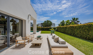 Villa de lujo, lista para entrar a vivir, de estilo contemporáneo mediterráneo en venta en una zona de golf de Marbella - Benahavís 798711 