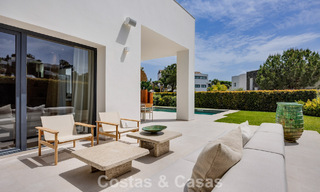 Villa de lujo, lista para entrar a vivir, de estilo contemporáneo mediterráneo en venta en una zona de golf de Marbella - Benahavís 798713 