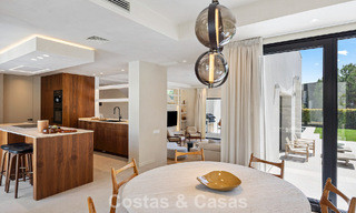 Villa de lujo, lista para entrar a vivir, de estilo contemporáneo mediterráneo en venta en una zona de golf de Marbella - Benahavís 798722 