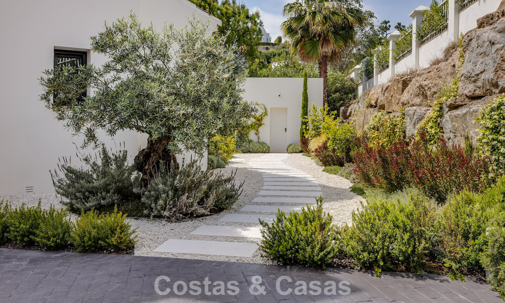 Villa de lujo, lista para entrar a vivir, de estilo contemporáneo mediterráneo en venta en una zona de golf de Marbella - Benahavís 798725