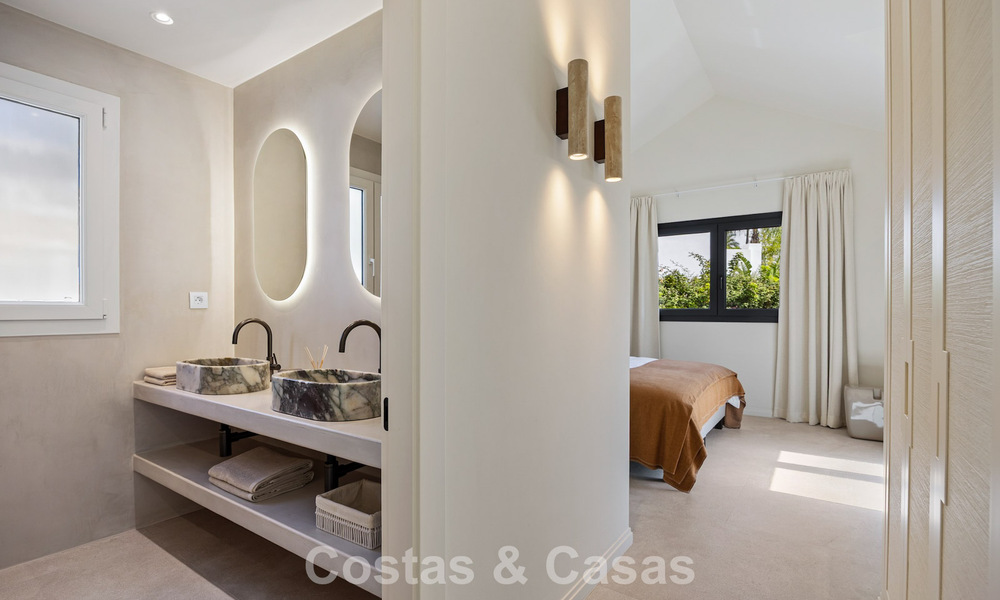Villa de lujo, lista para entrar a vivir, de estilo contemporáneo mediterráneo en venta en una zona de golf de Marbella - Benahavís 798730
