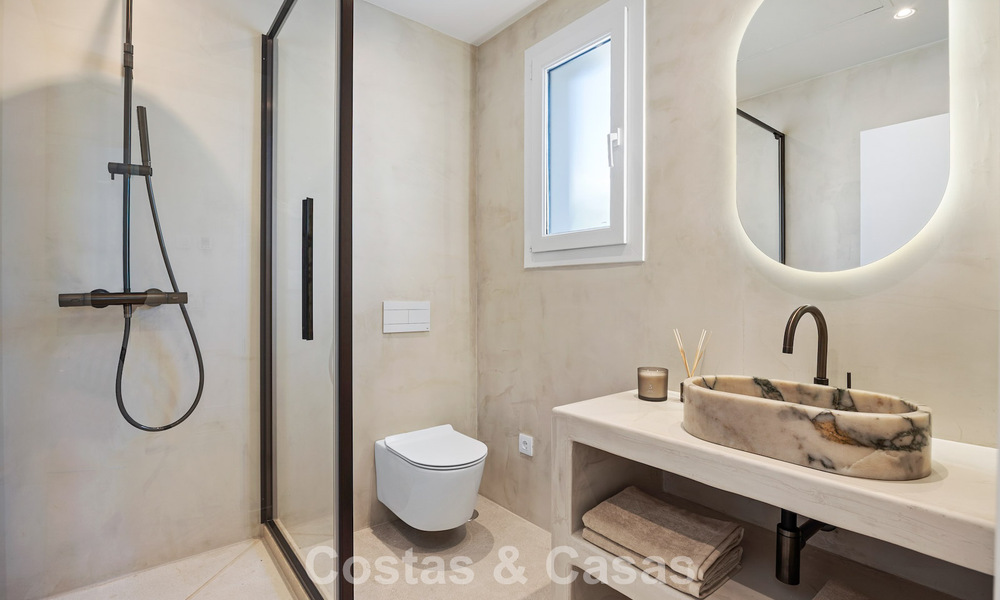 Villa de lujo, lista para entrar a vivir, de estilo contemporáneo mediterráneo en venta en una zona de golf de Marbella - Benahavís 798731